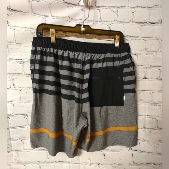 Vuori Mens Train Runner Performance Shorts Liner Striped Large - Picture 2 of 13